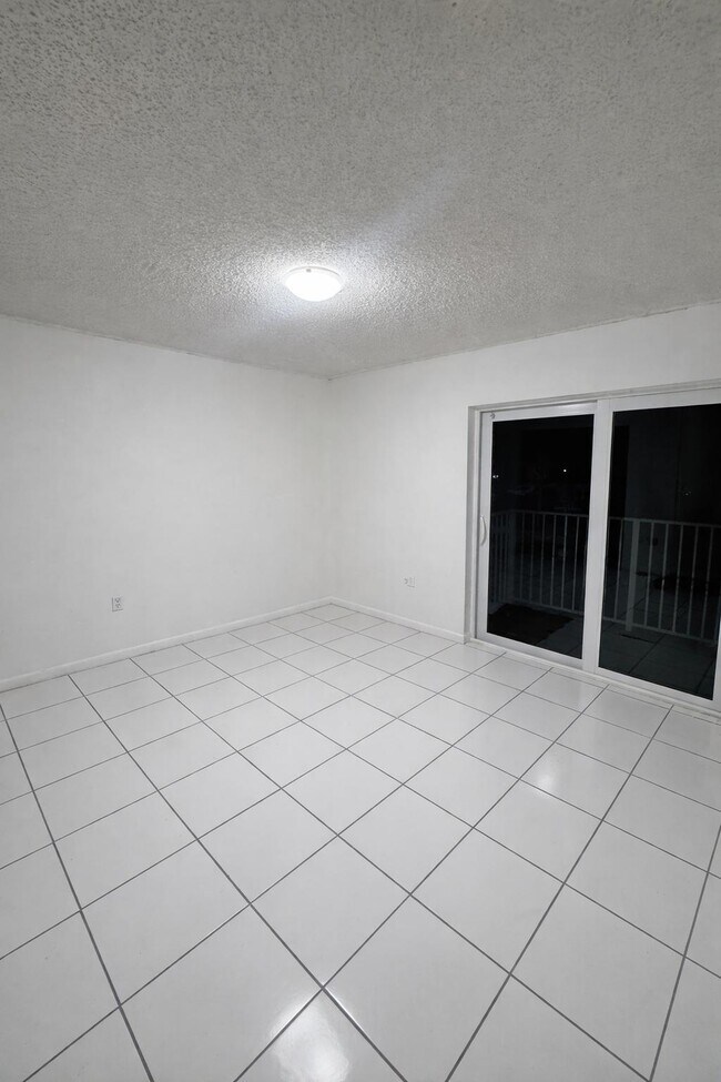 Foto del edificio - 17050 NW 55 Ave