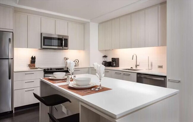 Foto del edificio - 11911 Freedom Dr