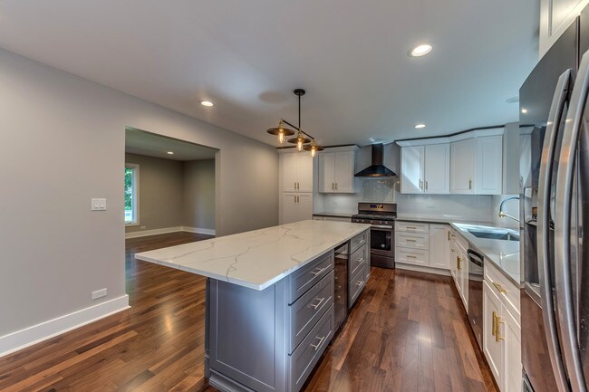 Building Photo - 1008 Honest Pleasure Dr