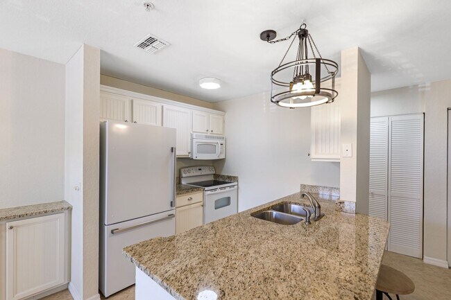 Foto del edificio - 2 Story 2 Bedroom Gem In Great Location Ne...