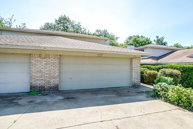 Building Photo - One side of 2 story duplex available-  3 b...