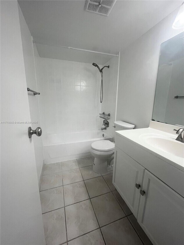 Foto del edificio - 8301 Sands Point Blvd