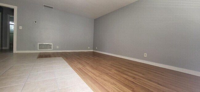 Foto del edificio - 5240 NE 14th Way