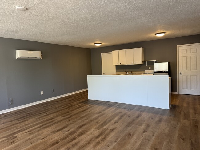 Building Photo - 1411 Vivian St