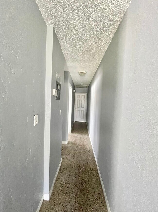 Foto del edificio - 4615 Edgewater Dr