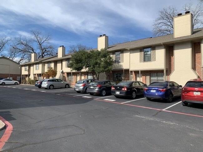 Photo - 716 W Mulberry St Apartment