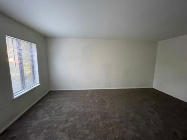 Foto del edificio - 5821 Edson Ln
