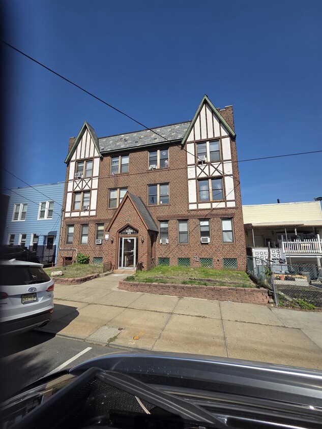 Foto del edificio - 901 Grand Ave