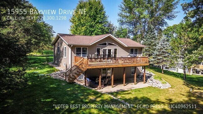 Foto del edificio - 15955 Bayview Dr NE