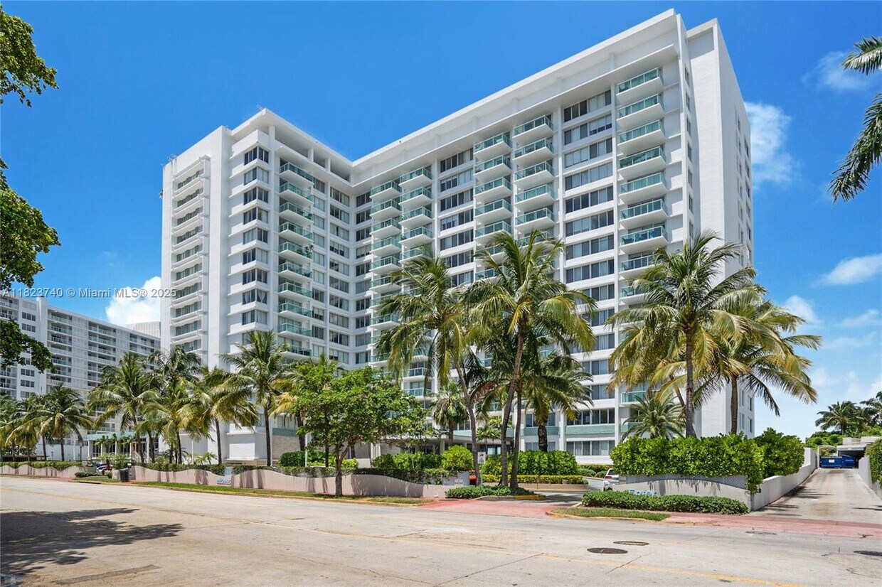 Primary Photo - 1000 West Ave