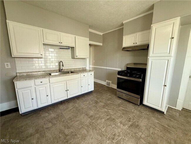 Building Photo - 2602 Vega Ave