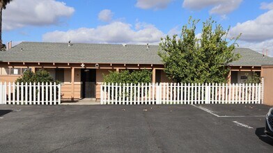 Building Photo - 972 Merritt Dr