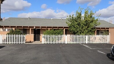 Building Photo - 972 Merritt Dr