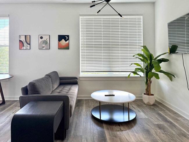 Building Photo - 542 Boulevard NE