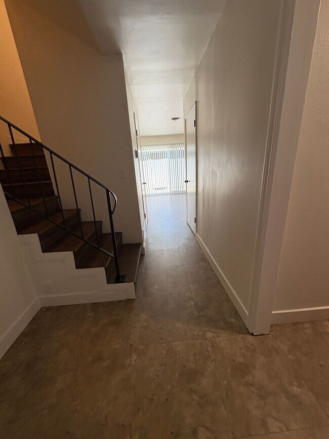 Building Photo - Beautiful 3 Bedroom Condo