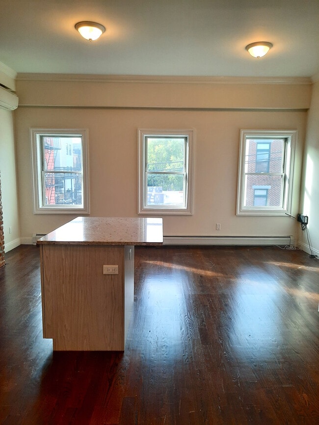 View towards living room - 158 6th St