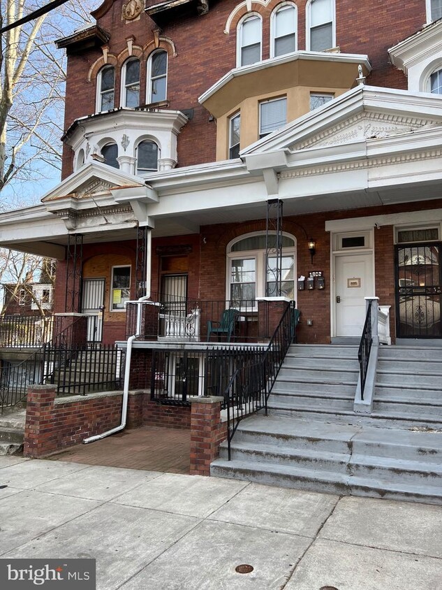 Primary Photo - 1802 W Ontario St