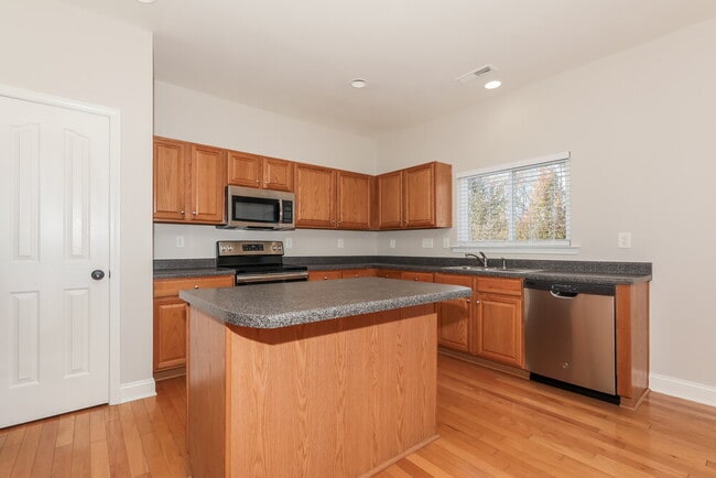 Building Photo - 4800 Abercromby St