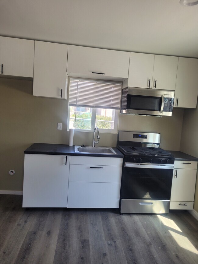 Foto del edificio - 7343 Mango Ave