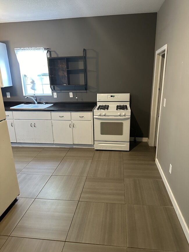 Building Photo - 1435 7th St