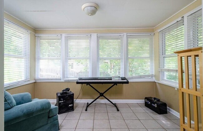 Building Photo - 116 Converse St