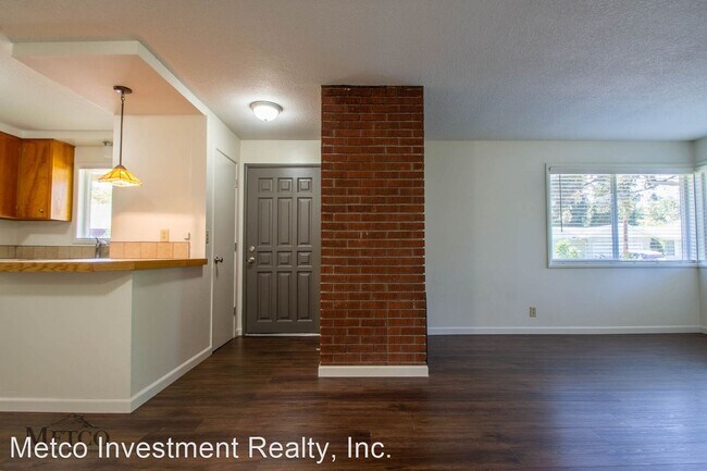Building Photo - 977-977 E 37th Ave
