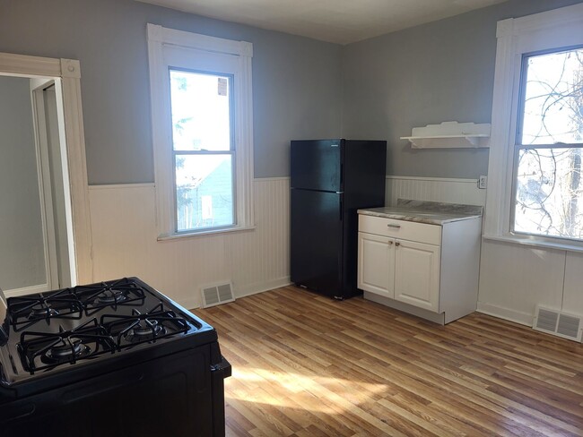 Building Photo - Newly renovated 2 bedroom house in Sheraden!