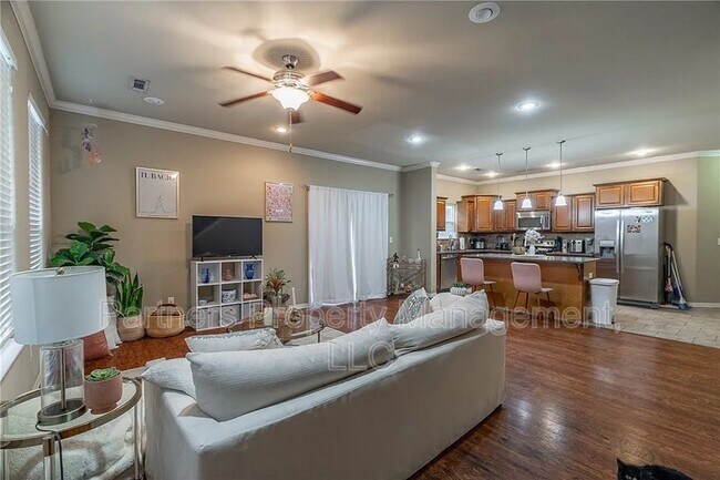 Foto del edificio - 606 N Tennyson Ln