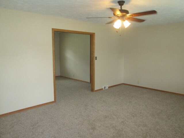 Building Photo - Spacious Single Family Home!