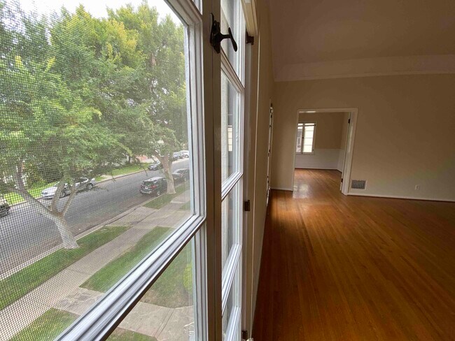 Foto del edificio - 1220 S La Jolla Ave