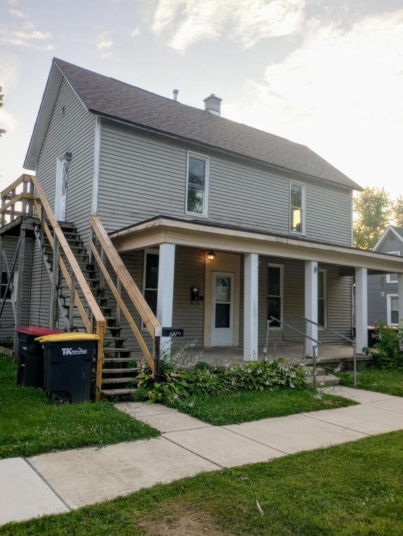 Foto principal - 422 N Indiana St