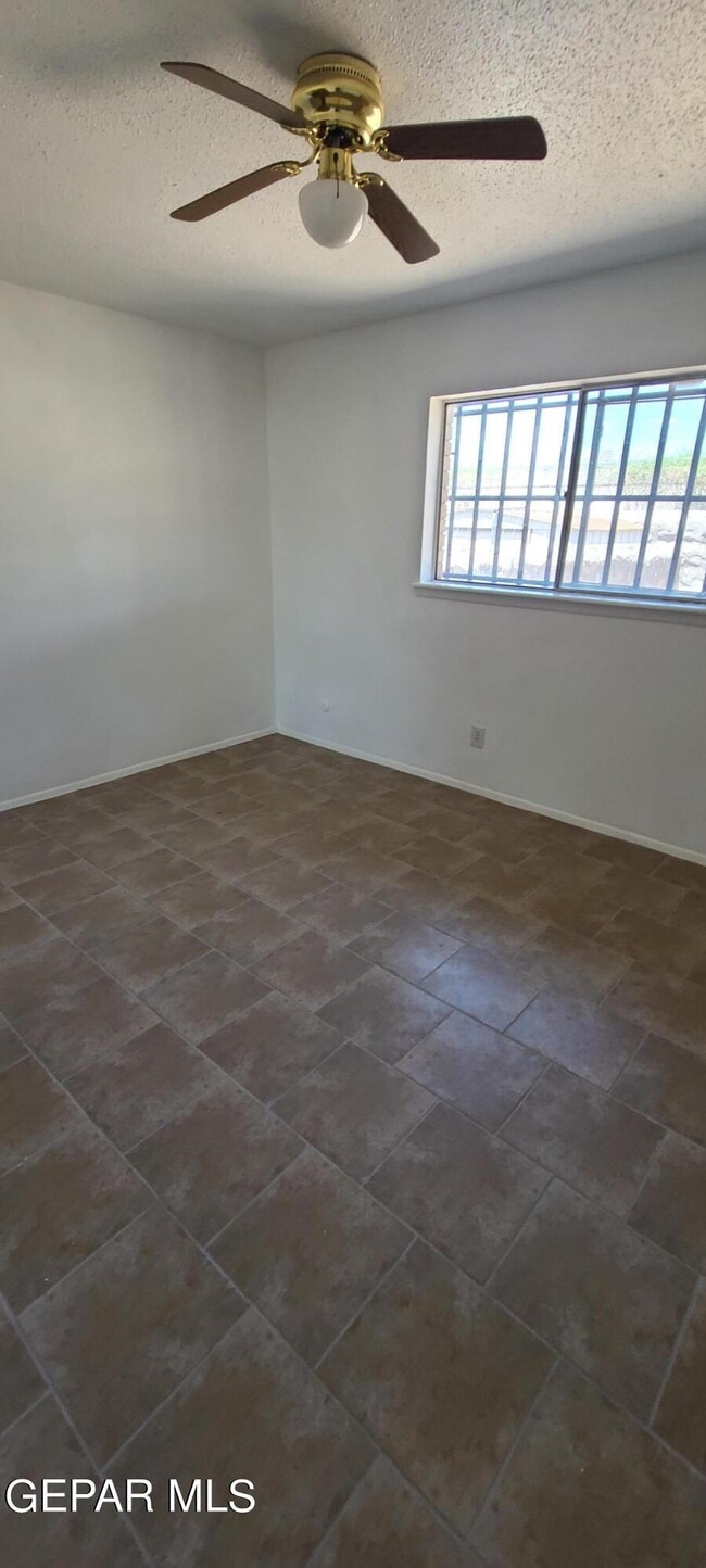 Foto del edificio - 8607 Mettler Dr