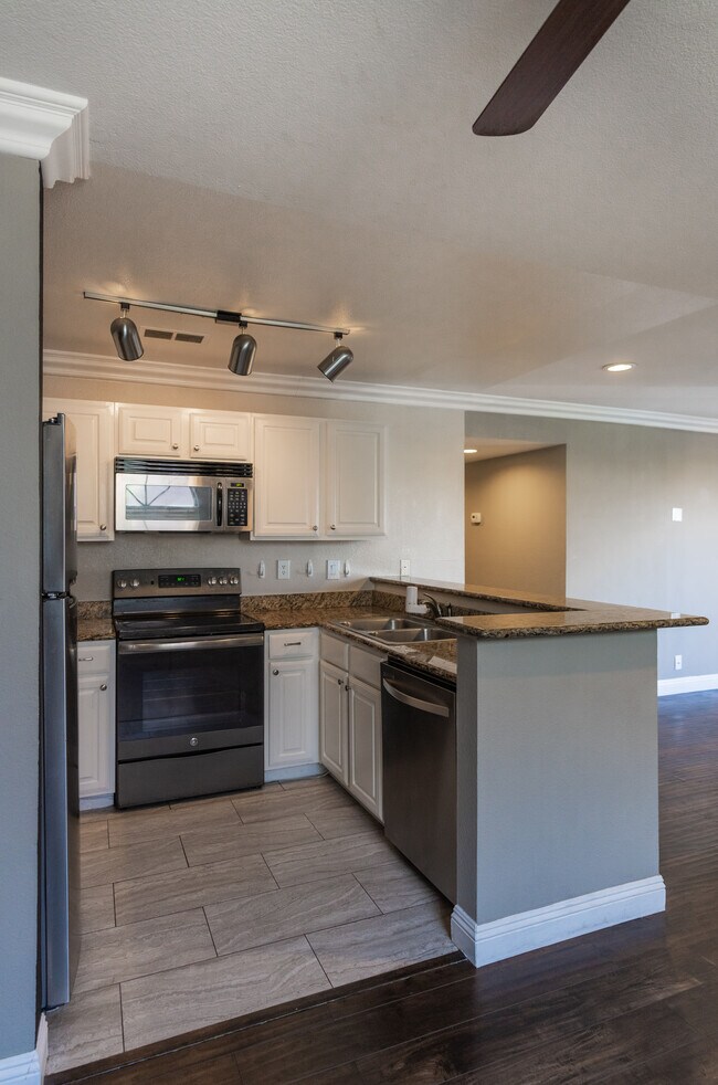 Kitchen - 4050 Pacific Harbors