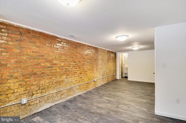 Building Photo - 1338 Spring Rd NW