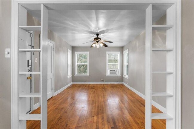 Building Photo - 309 Oleander Ave