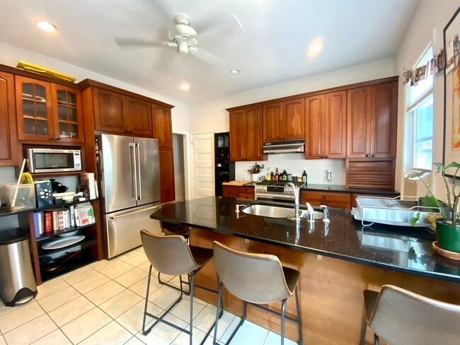 Building Photo - 38 Cherry St