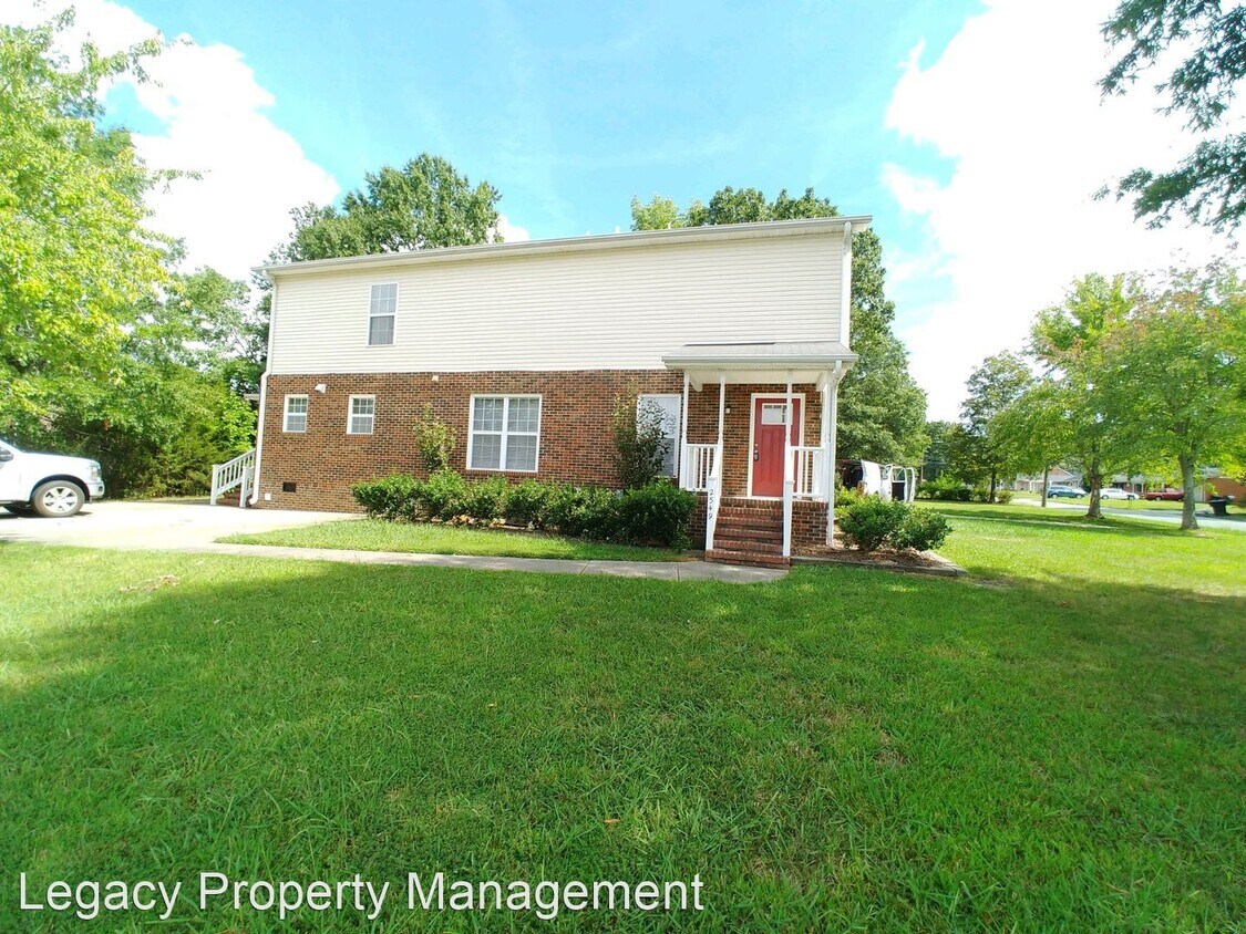 3 br, 2.5 bath House 2549 Eldermont Street House Rental in Burlington, NC
