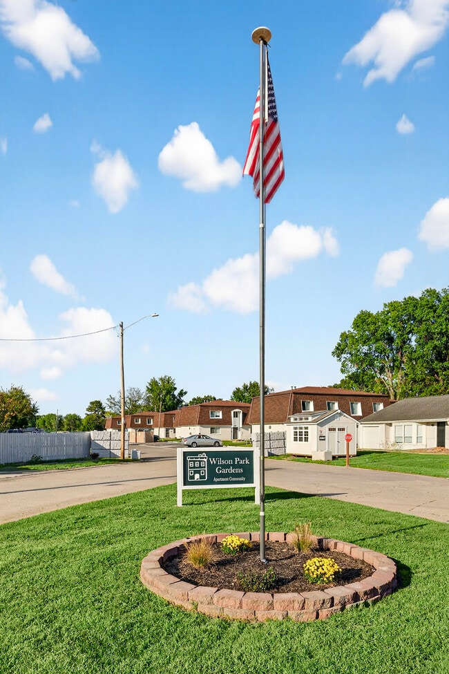 Building Photo - 2705 Center St