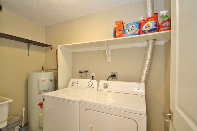 Building Photo - 318 Tanguay Crt