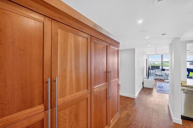 Foto del edificio - 2555 Collins Ave