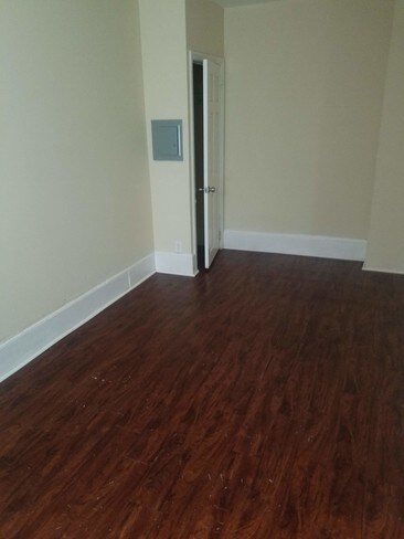 Foto del edificio - First Floor 1 Bedroom Apartment FOR RENT!