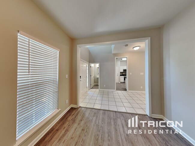 Foto del edificio - 225 Everett Park Dr