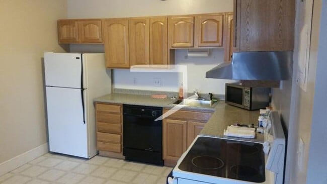 Photo - 2BR 1Bth unit. Heat/Hot Water included. Va... House
