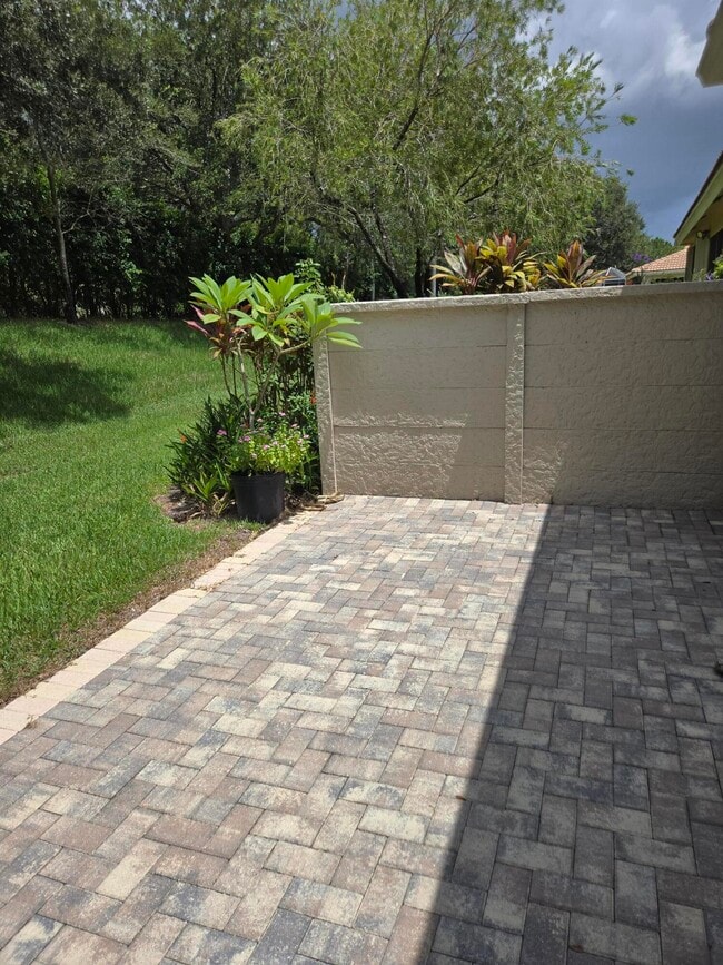 Foto del edificio - 2680 Clipper Cir