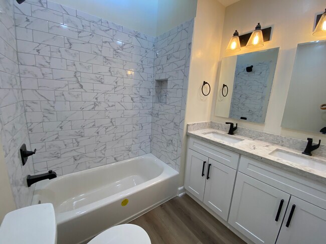Foto del edificio - 2303 Silver Ridge Ave