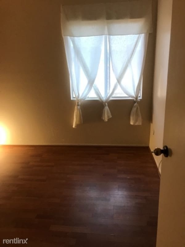 Foto del edificio - 147 Deep Dell Rd