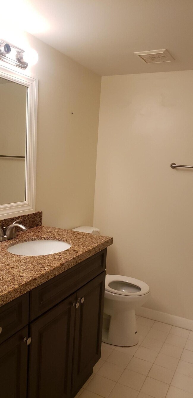 Foto del edificio - 1739 Village Blvd