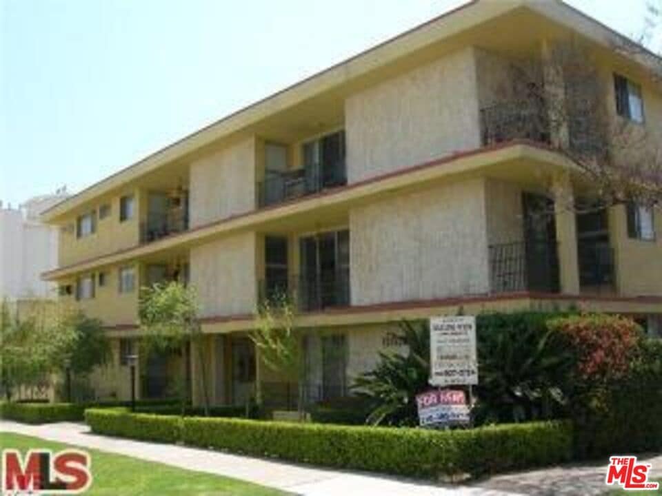 Building Photo - 11854 Darlington Ave