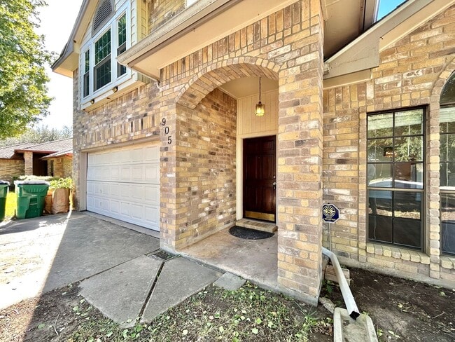 Foto del edificio - Spacious 4/BR 3.5/BA Two-Story Home with P...