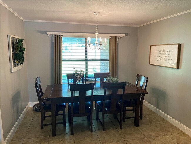 Foto del edificio - 310 Rosebud Dr